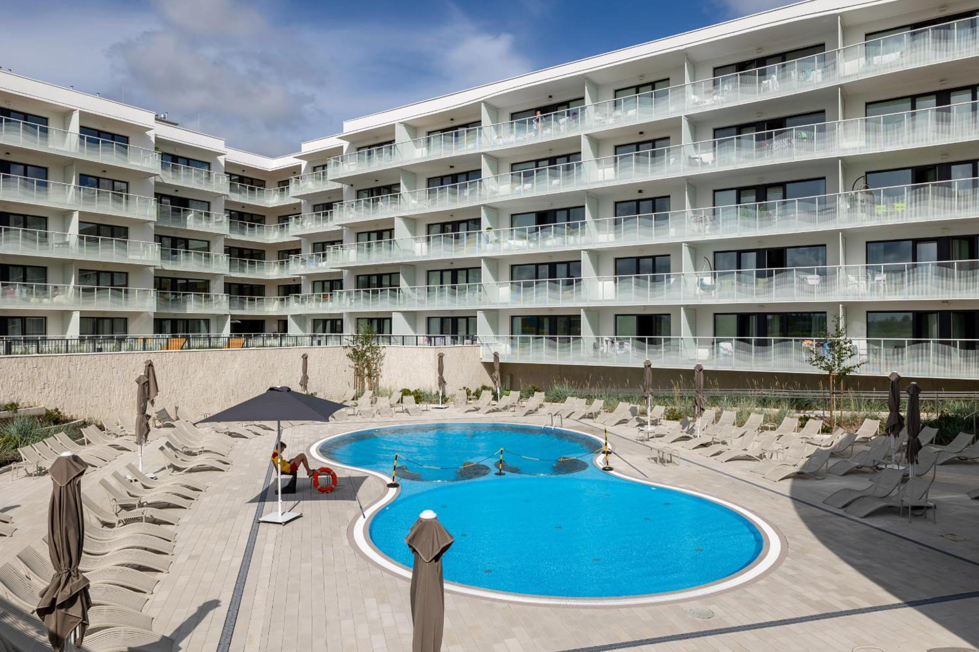 Polanki Aqua Apartment With Parking By Renters Prestige Kołobrzeg Exterior foto
